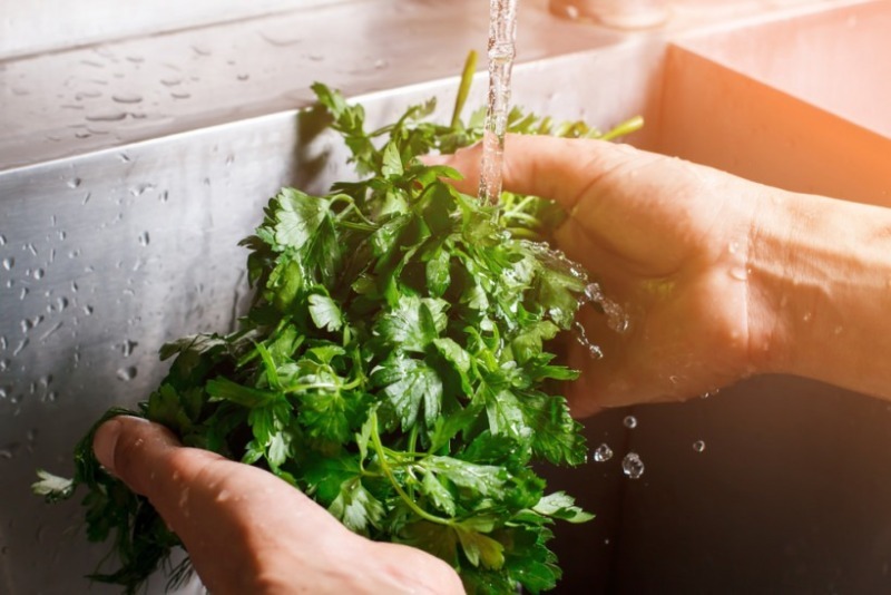 как отмыть зеленные овощи