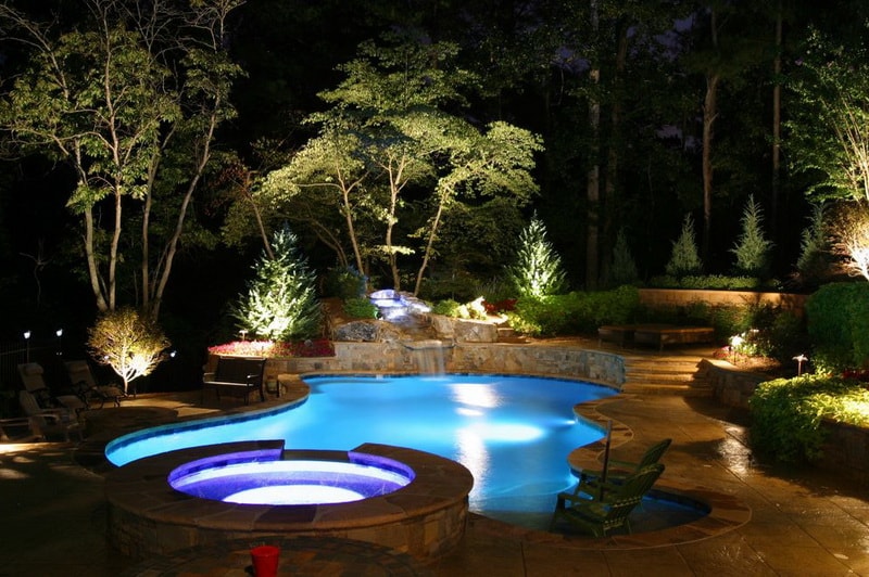 садовое освещение бассейна