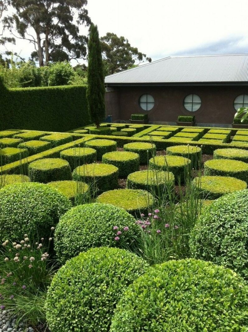 шедевры топиарного искусства в Garden Maze